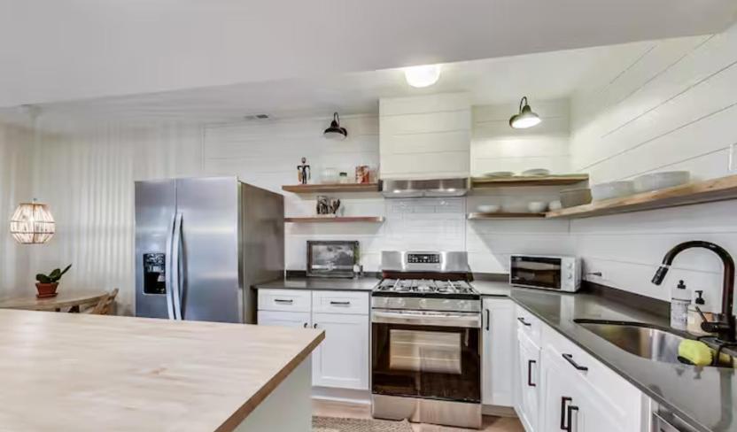 Appartement Charming Getaway With Patio *