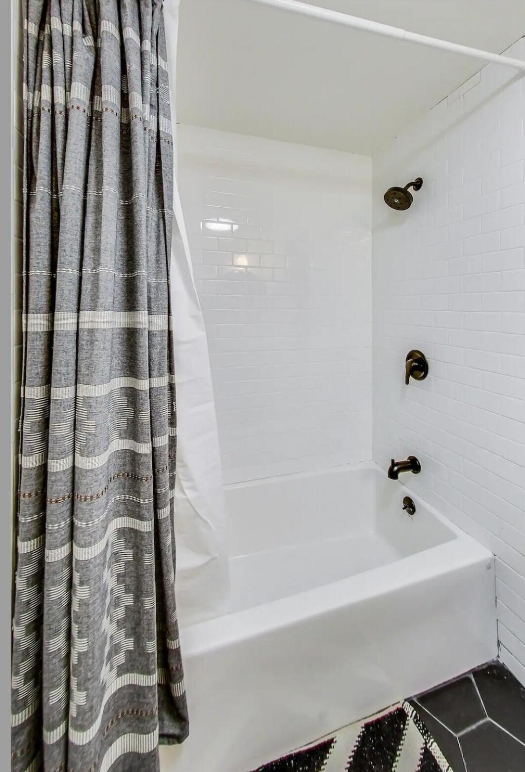 Charming Getaway With Patio * Chicago