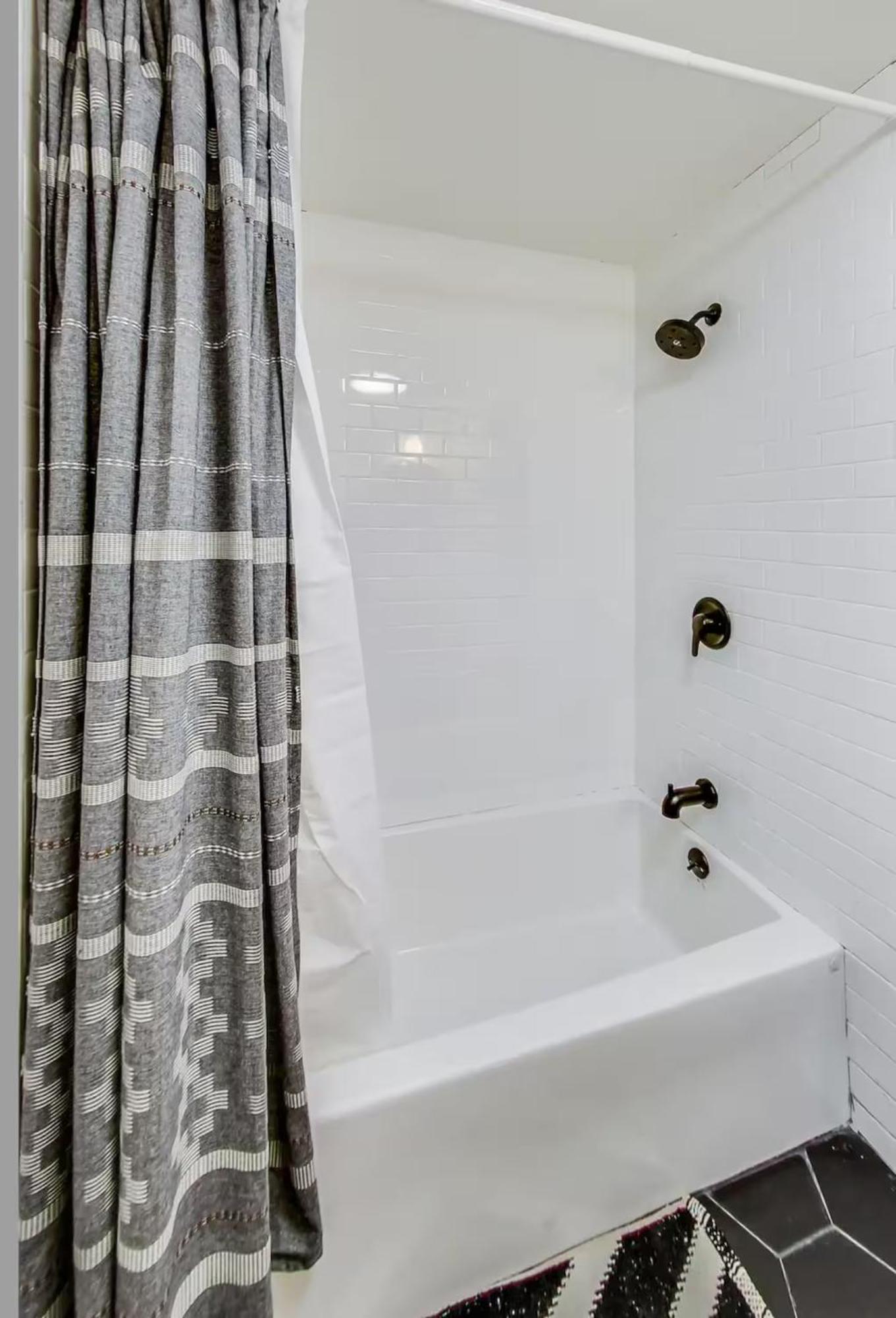 Charming Getaway With Patio * Chicago